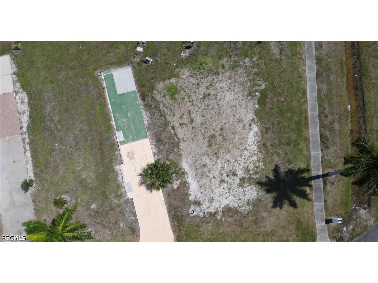 105 Oak Lane Fort Myers FL 33908 2026020478 image1