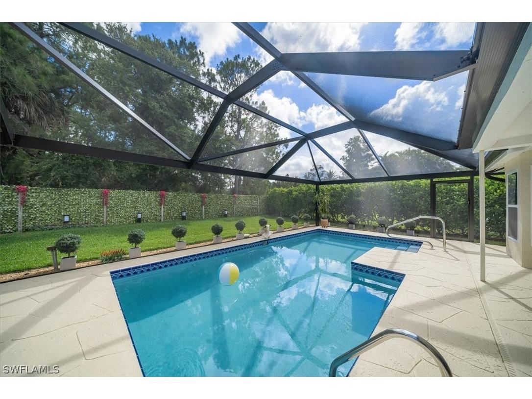 105 Saint James Way Naples FL 34104 224052702 image1