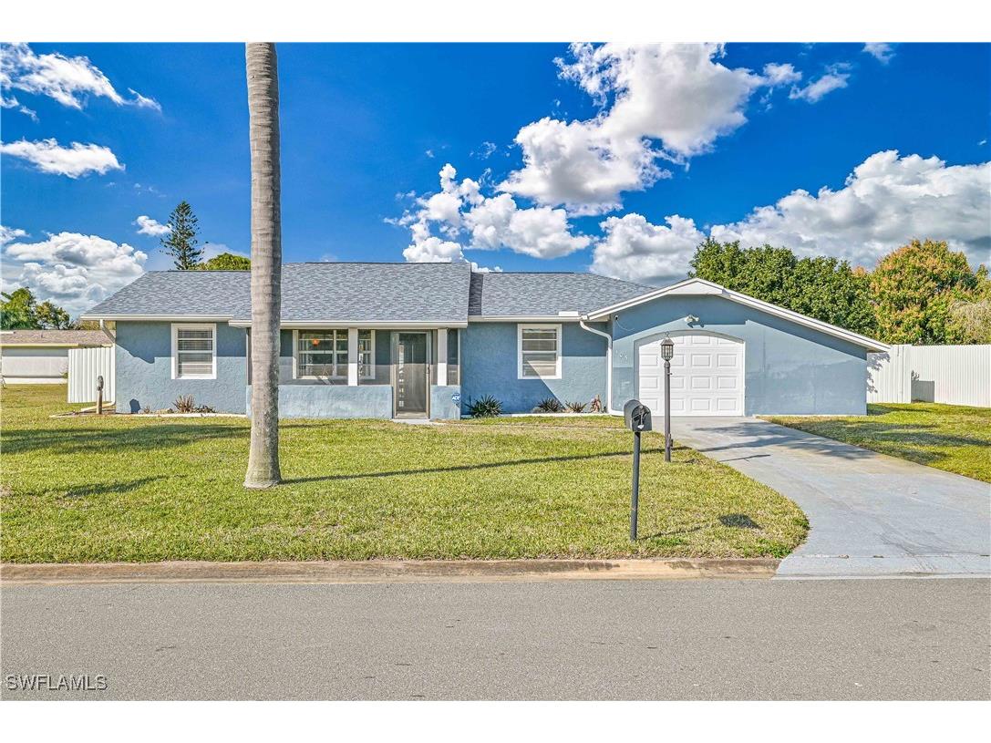 105 Stafford Place Lehigh Acres FL 33936 225011645 image1