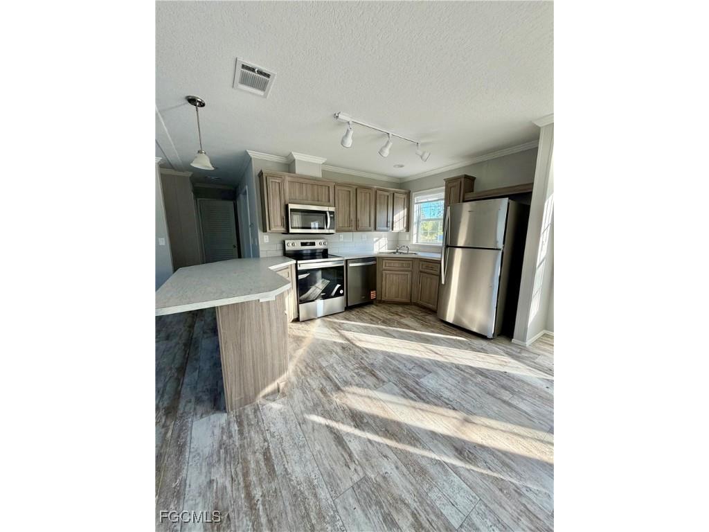 105 W Marimba Circle Clewiston FL 33440 2025020423 image1