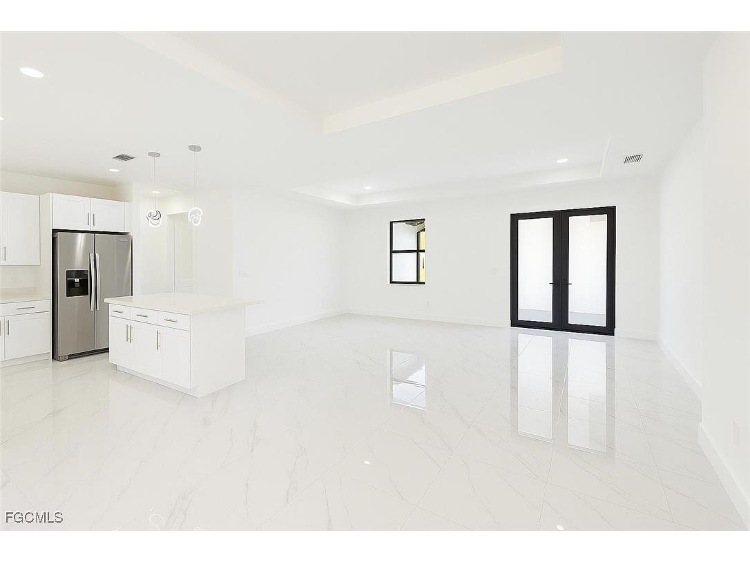 1051 Eisenhower Boulevard Lehigh Acres FL 33974 2025022769 image2