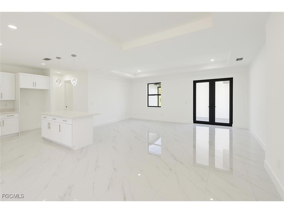 1051 Eisenhower Boulevard Lehigh Acres FL 33974 2025022769 image3