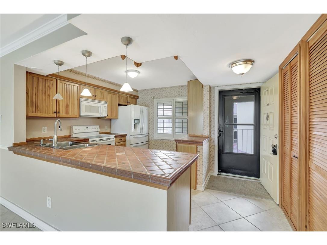 1051 Foxfire Lane #309 Naples FL 34104 225052939 image6