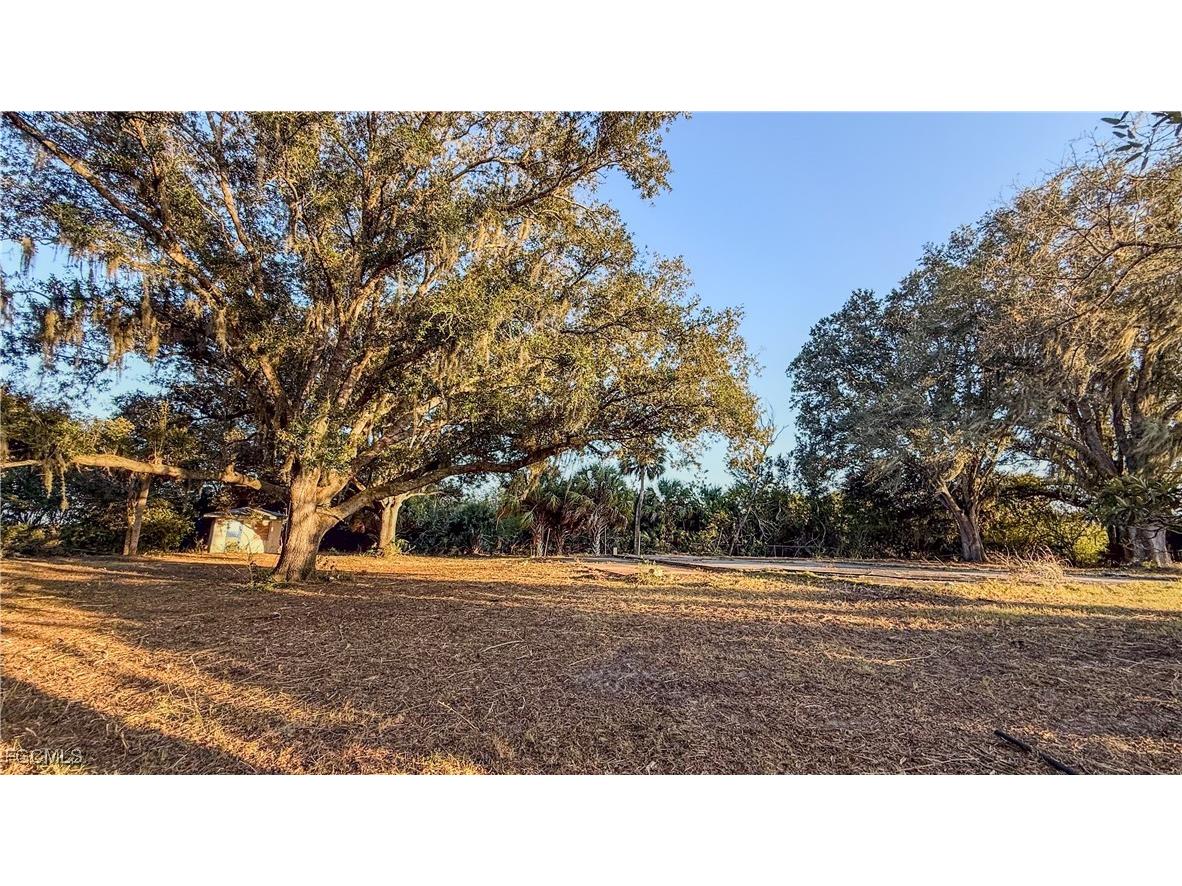 1053 Right Side Road Moore Haven FL 33471 2026004796 image9
