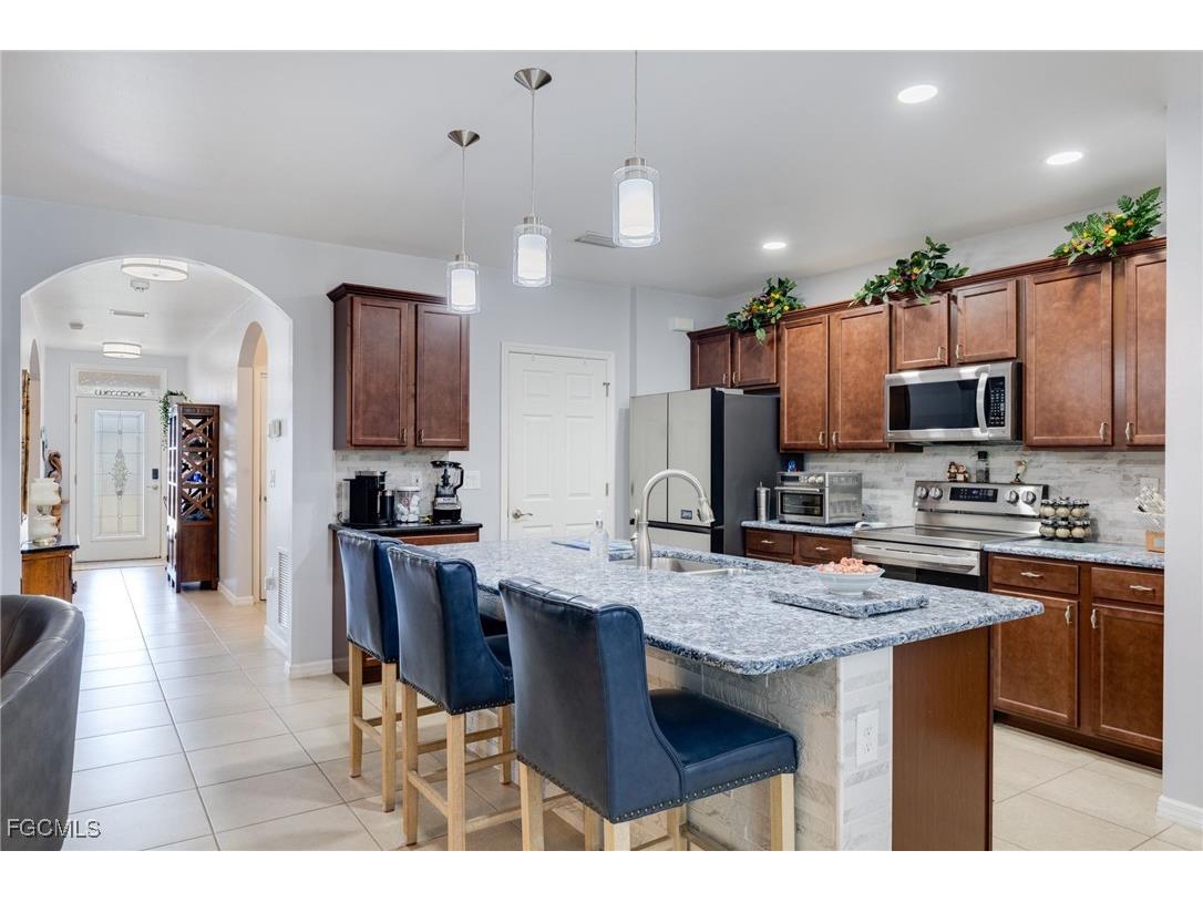 10536 Canal Brook Lane Lehigh Acres FL 33936 2025013962 image2