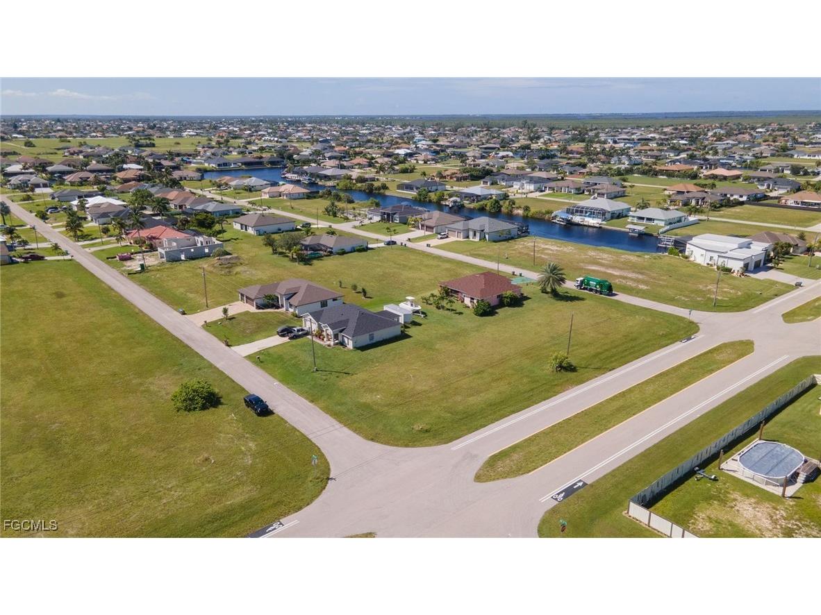 1054 NW 33rd Place Cape Coral FL 33993 2025013678 image3
