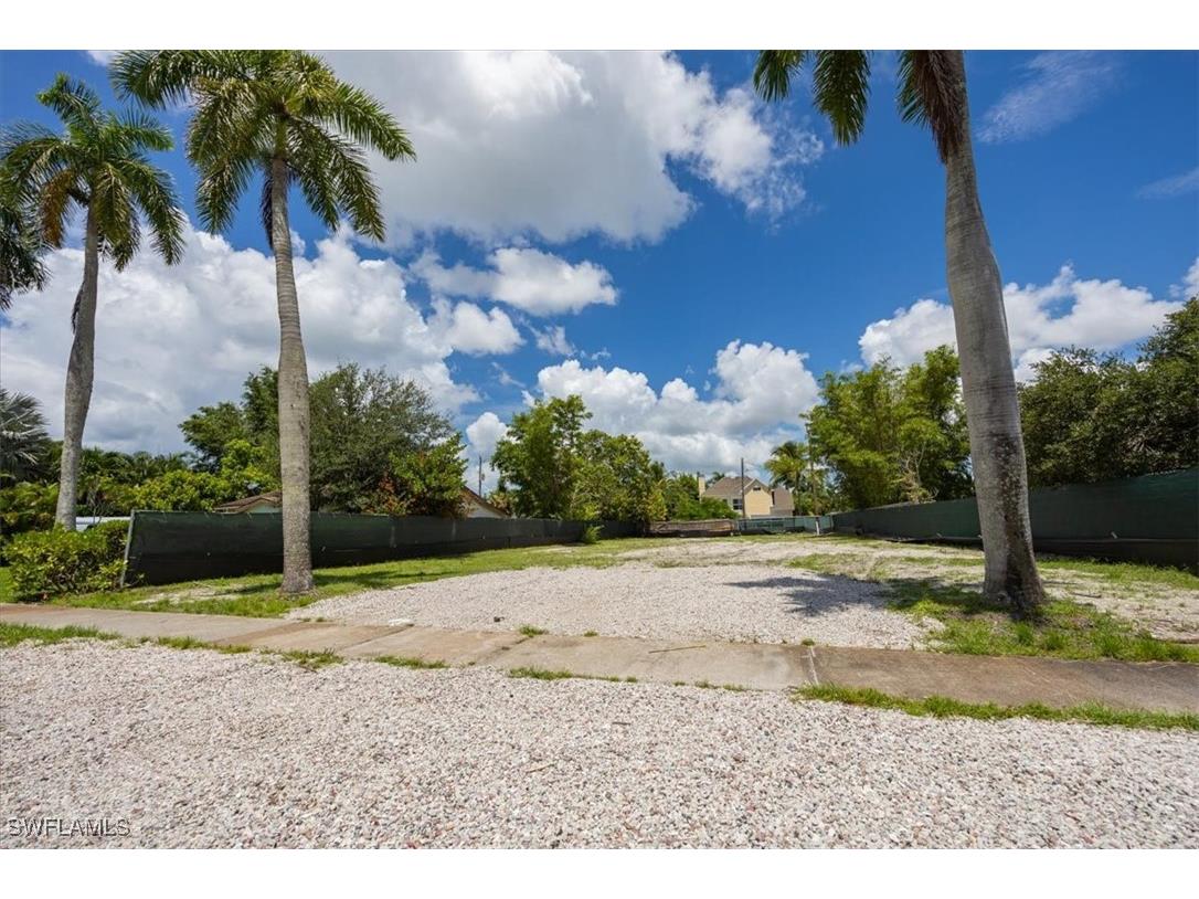 1055 7th Avenue N Naples FL 34102 224069633 image1