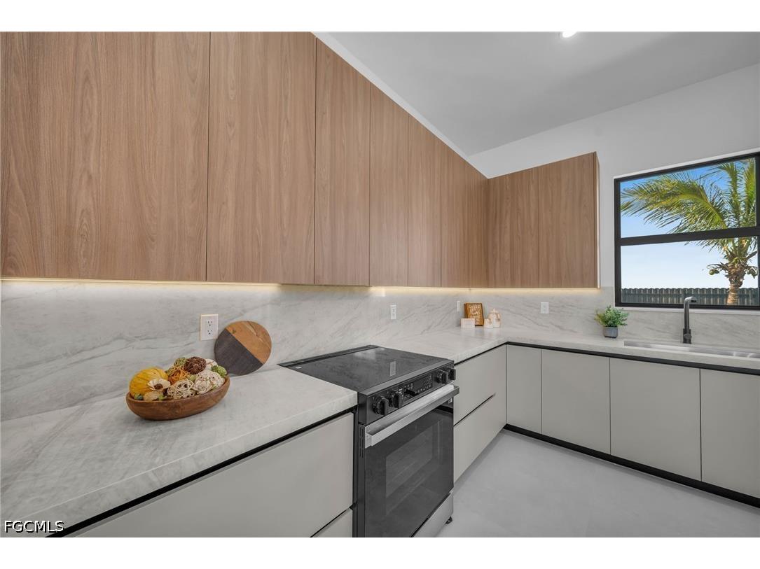 1055 Embers Parkway W Cape Coral FL 33993 2026017580 image7