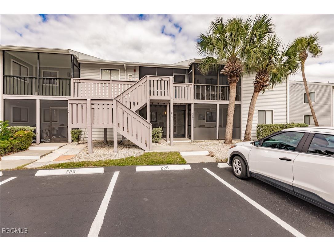 1055 Palm Avenue #216 North Fort Myers FL 33903 2025024058 image1