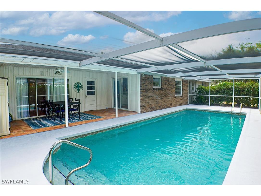 1056 Cardinal Street Naples FL 34104 224048081 image1