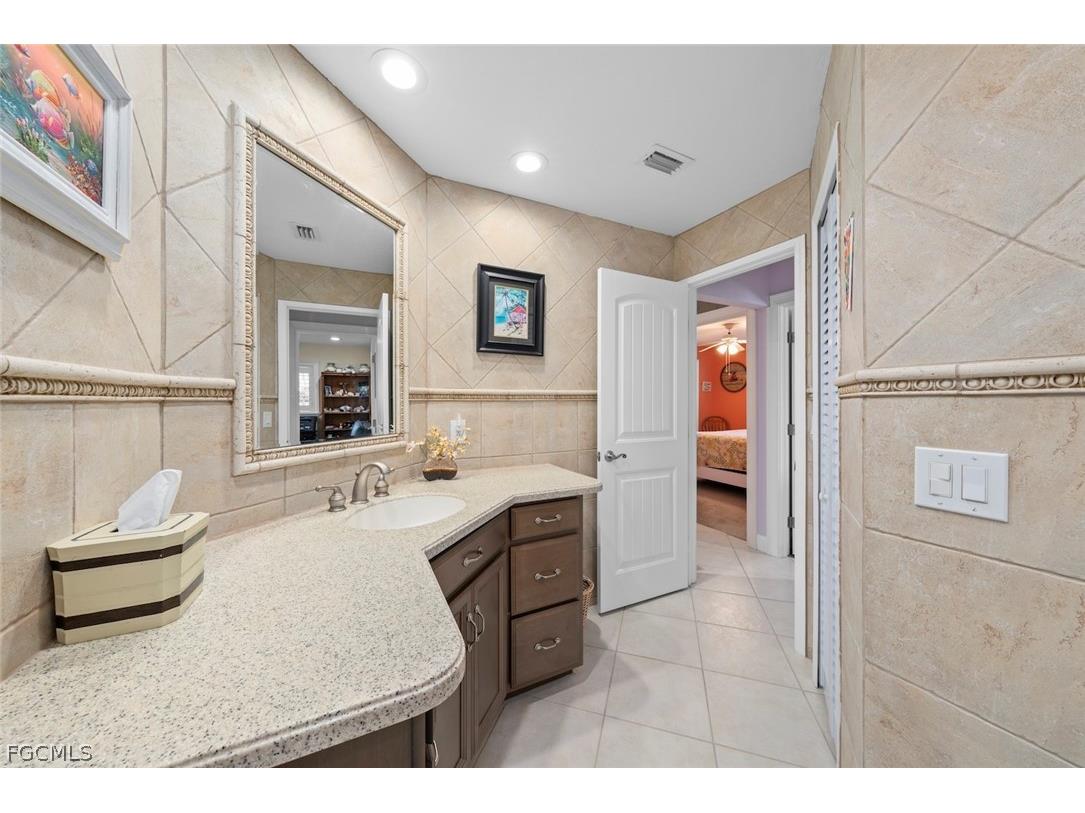 1056 S Yachtsman Drive Sanibel FL 33957 2026003596 image18