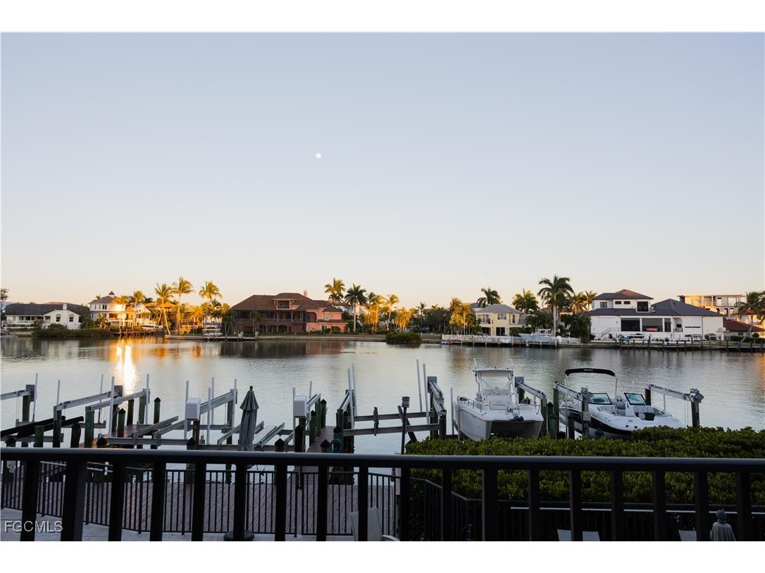10562 Gulf Shore Drive #101/102 Naples FL 34108 2025005157 image1