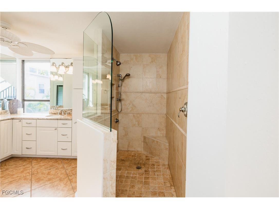 10562 Gulf Shore Drive #101/102 Naples FL 34108 2025005157 image23