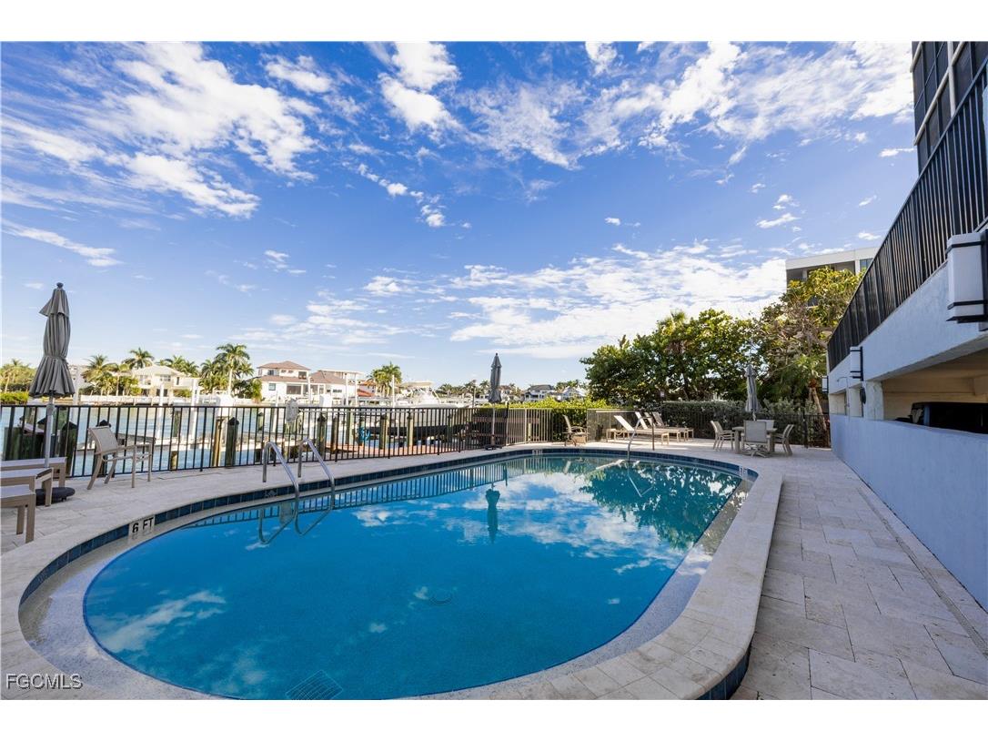 10562 Gulf Shore Drive #101/102 Naples FL 34108 2025005157 image38