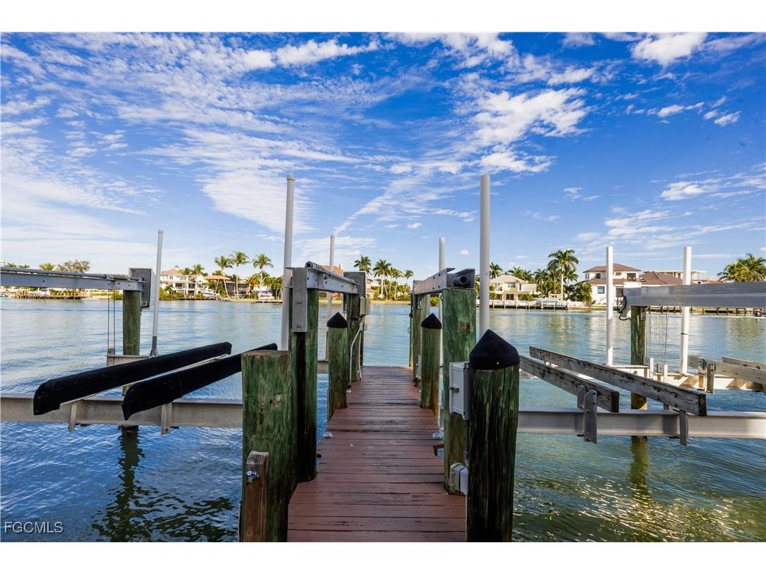 10562 Gulf Shore Drive #101/102 Naples FL 34108 2025005157 image41