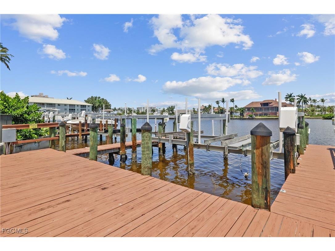 10562 Gulf Shore Drive #101/102 Naples FL 34108 2025015927 image28