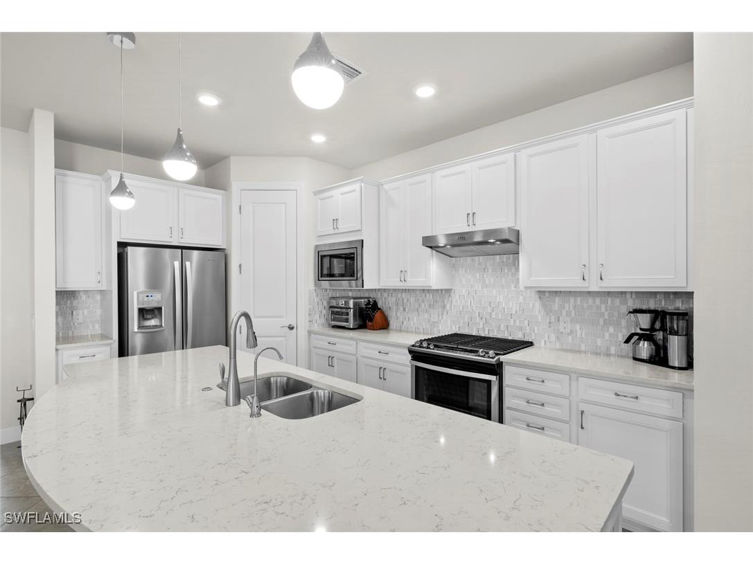 10572 Otter Key Lane Estero FL 33928 225080926 image4