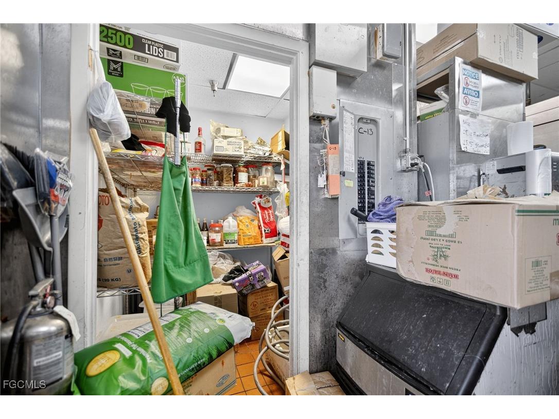 106 Hancock Bridge Parkway W #22-27 Cape Coral FL 33991 2025010566 image27