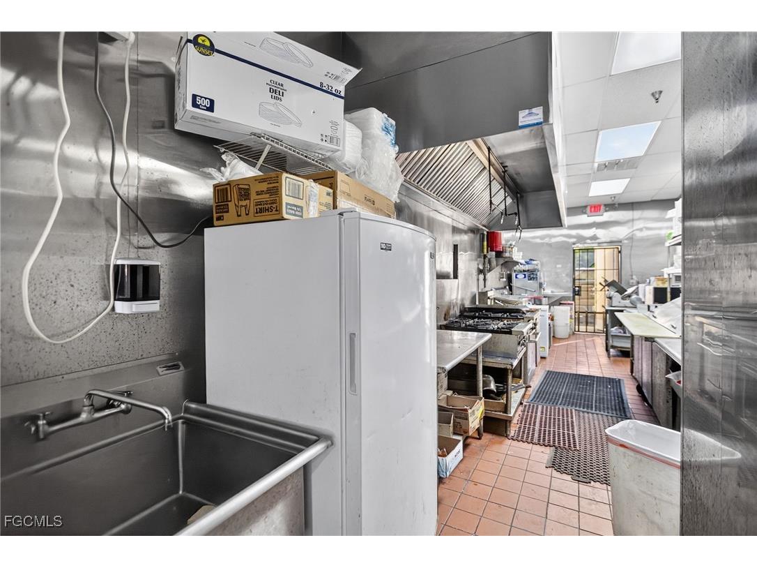 106 Hancock Bridge Parkway W #22-27 Cape Coral FL 33991 2025010566 image31