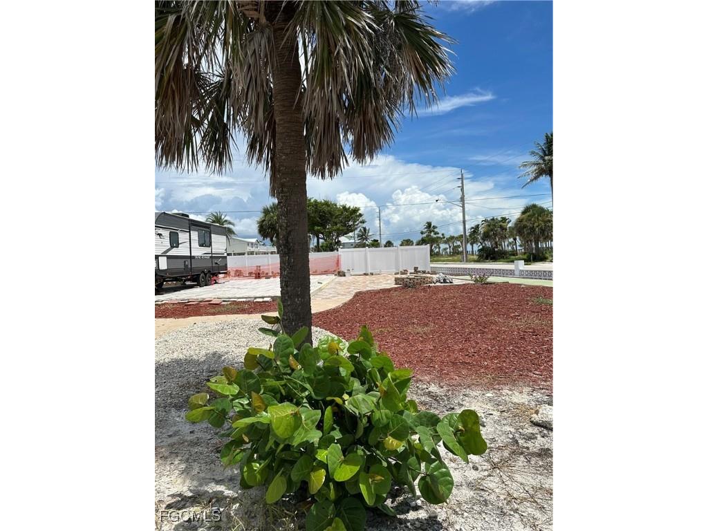 106 Hibiscus Drive Fort Myers Beach FL 33931 2025002873 image3