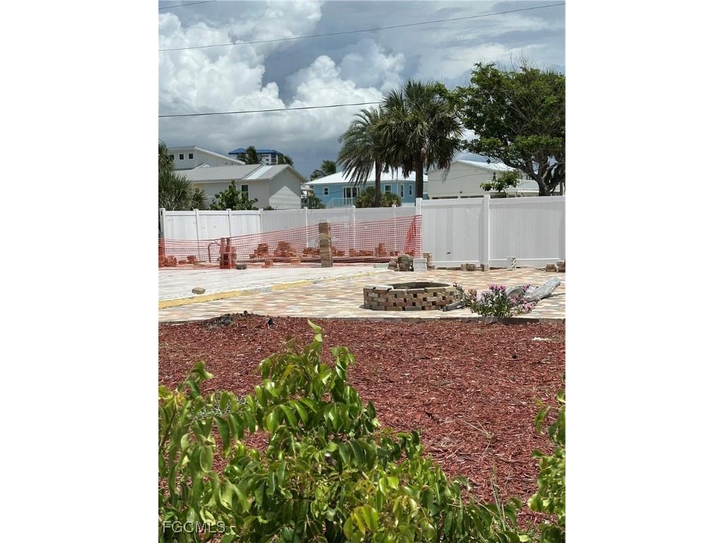 106 Hibiscus Drive Fort Myers Beach FL 33931 2025002873 image4