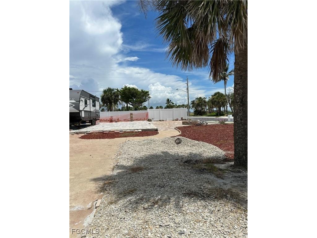 106 Hibiscus Drive Fort Myers Beach FL 33931 2025002873 image7