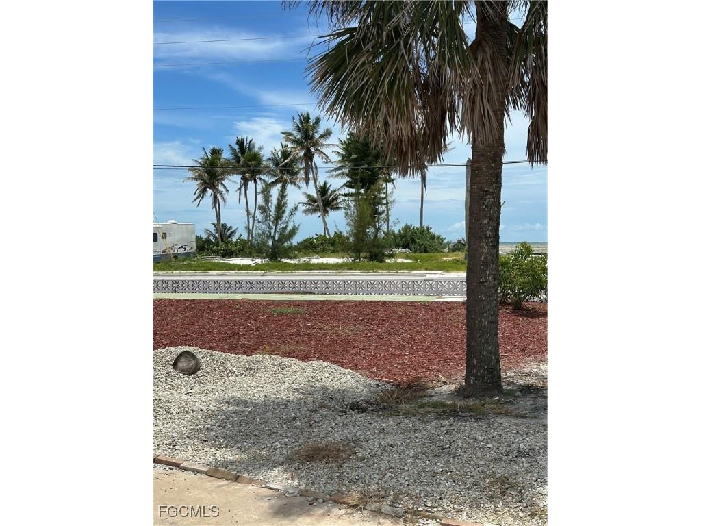 106 Hibiscus Drive Fort Myers Beach FL 33931 2025002873 image8