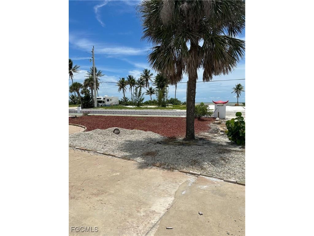 106 Hibiscus Drive Fort Myers Beach FL 33931 2025002873 image9