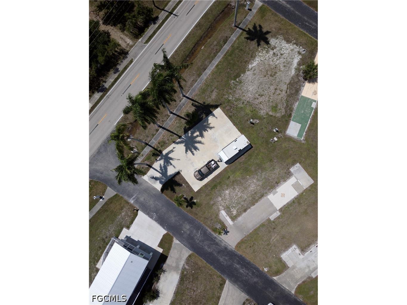 106 Maple Lane Fort Myers FL 33908 2026020949 image1