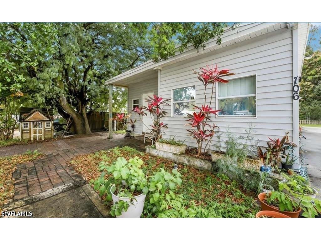 106 Moon Bay Street Naples FL 34114 226013259 image1