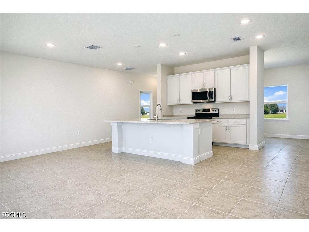 106 SW 21st Place Cape Coral FL 33991 2025024116 image3