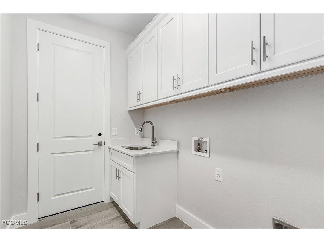 106 SW 33rd Place Cape Coral FL 33991 2025016220 image19