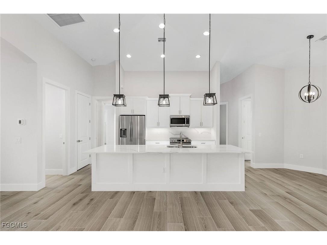 106 SW 33rd Place Cape Coral FL 33991 2025016220 image5