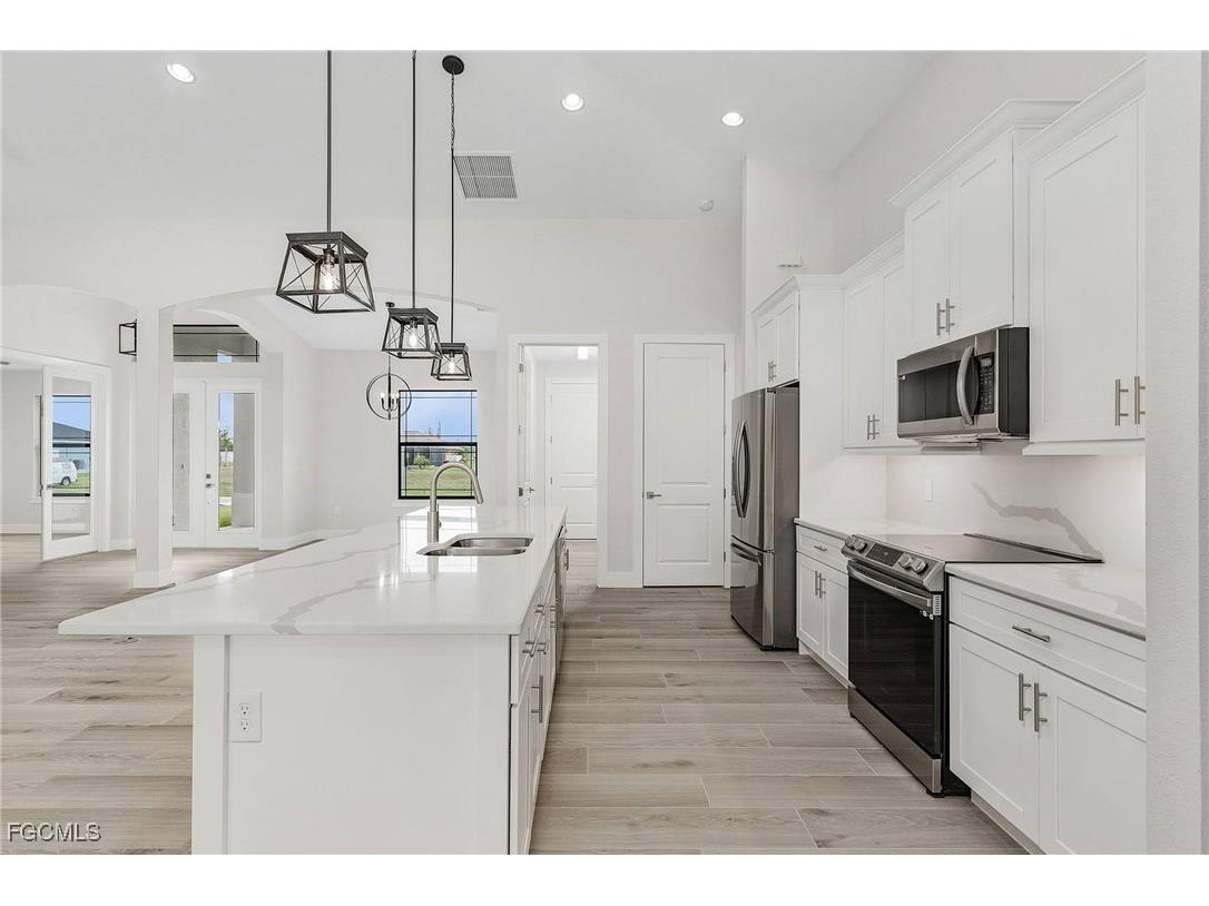 106 SW 33rd Place Cape Coral FL 33991 2025016220 image7