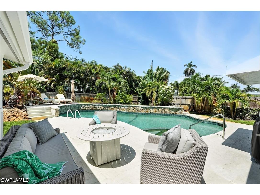 1063 22nd Avenue N Naples FL 34103 226013166 image1