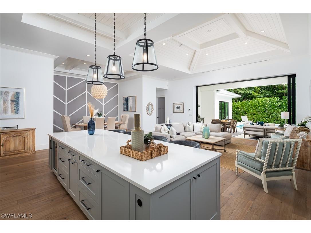 1064 13th Street N Naples FL 34102 223094067 image1