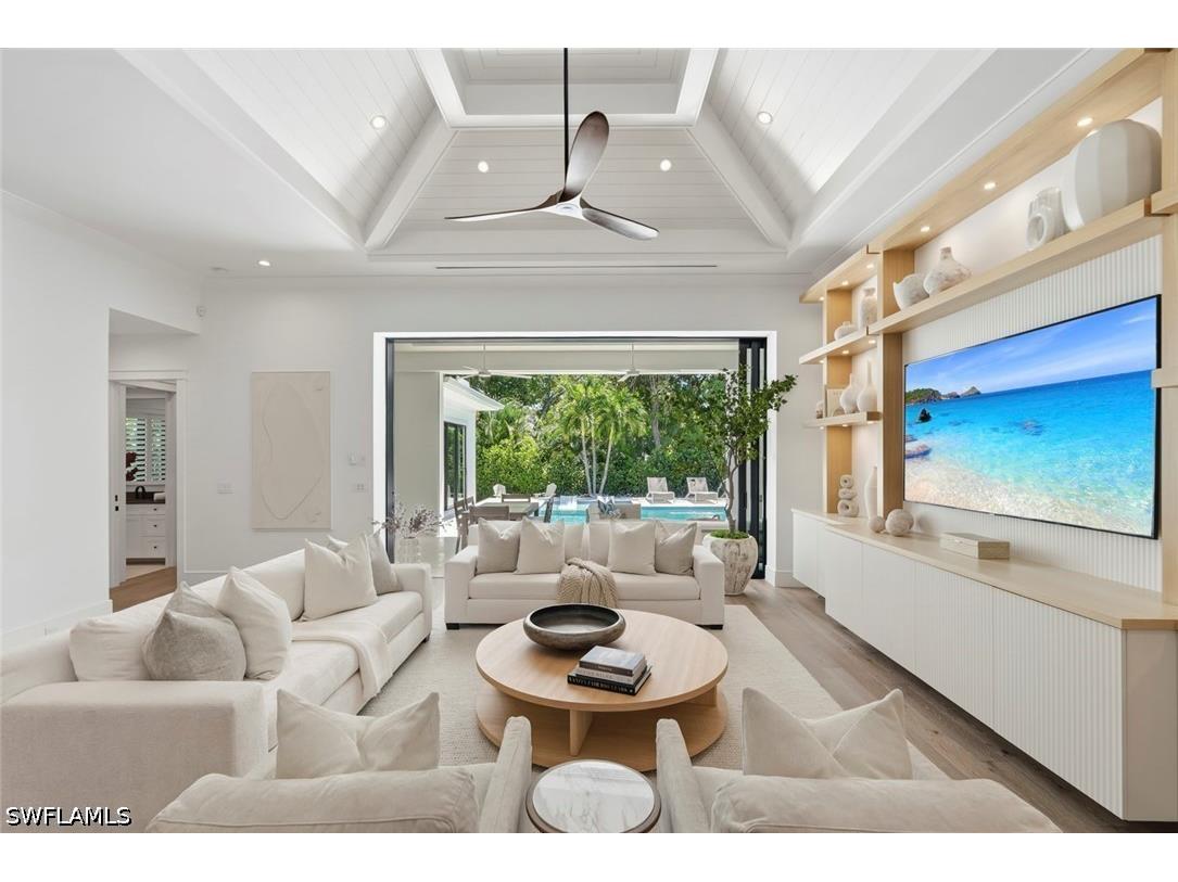 1064 13th Street N Naples FL 34102 226013160 image1