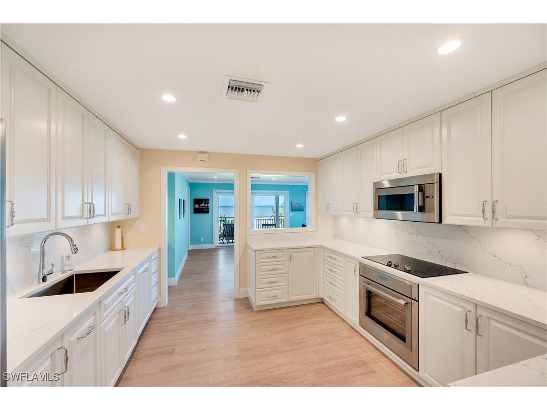 1065 Gulf Shore Boulevard N #201 Naples FL 34102 225067819 image4