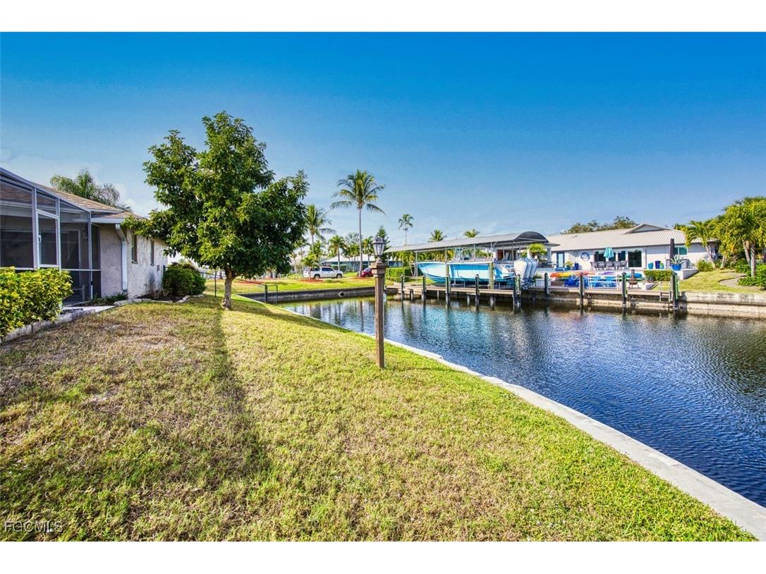1066 Clarellen Drive Fort Myers FL 33919 2026001619 image38