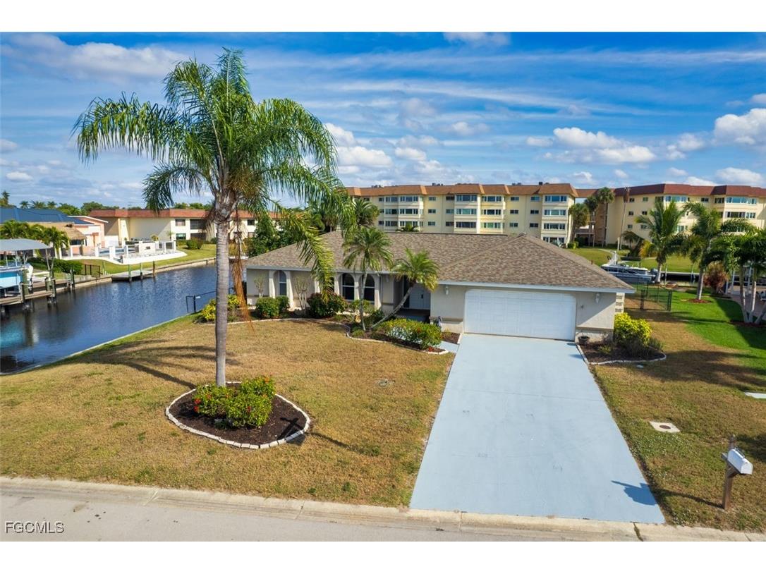 1066 Clarellen Drive Fort Myers FL 33919 2026001619 image4