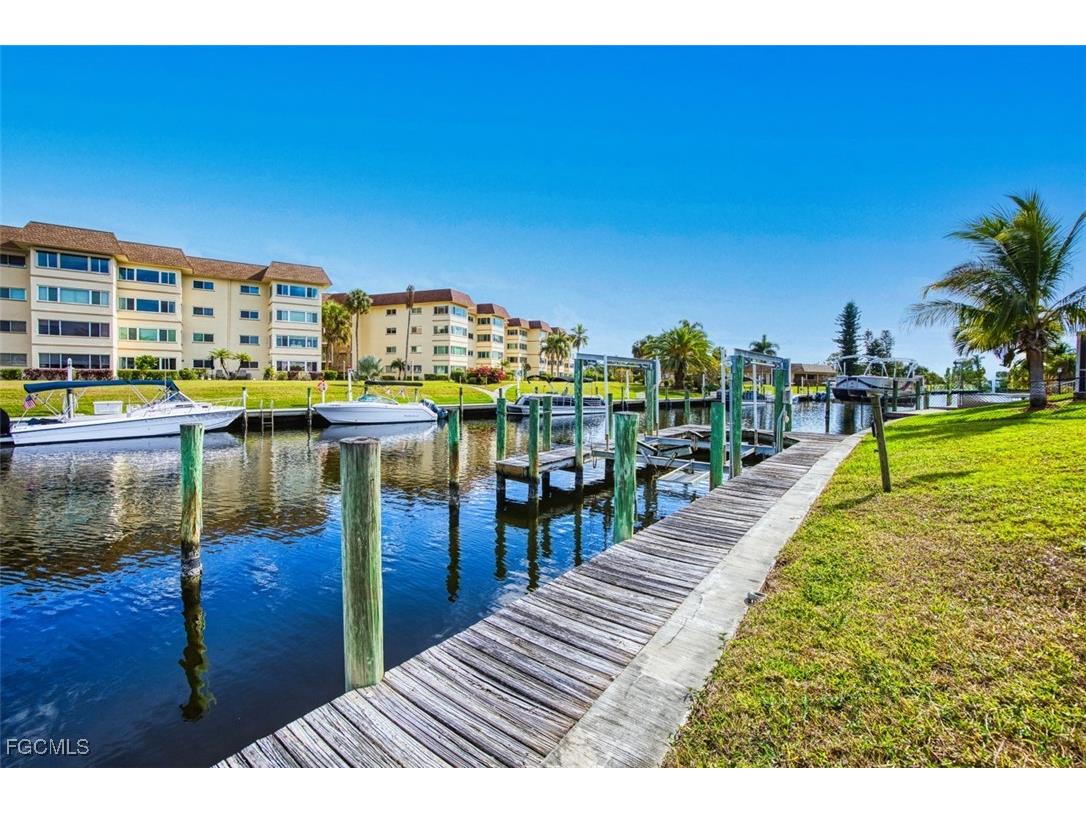 1066 Clarellen Drive Fort Myers FL 33919 2026001619 image40