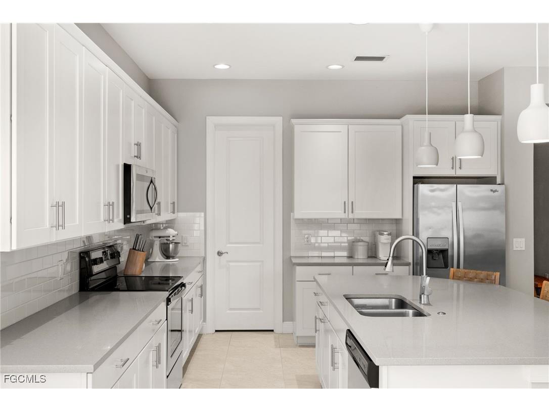 10661 Essex Square Boulevard Fort Myers FL 33913 2025023840 image11