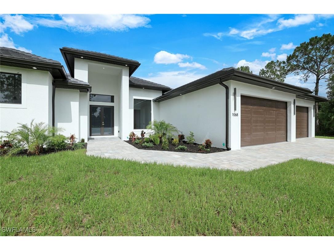 1068 16th Street NE Naples FL 34120 225081080 image1