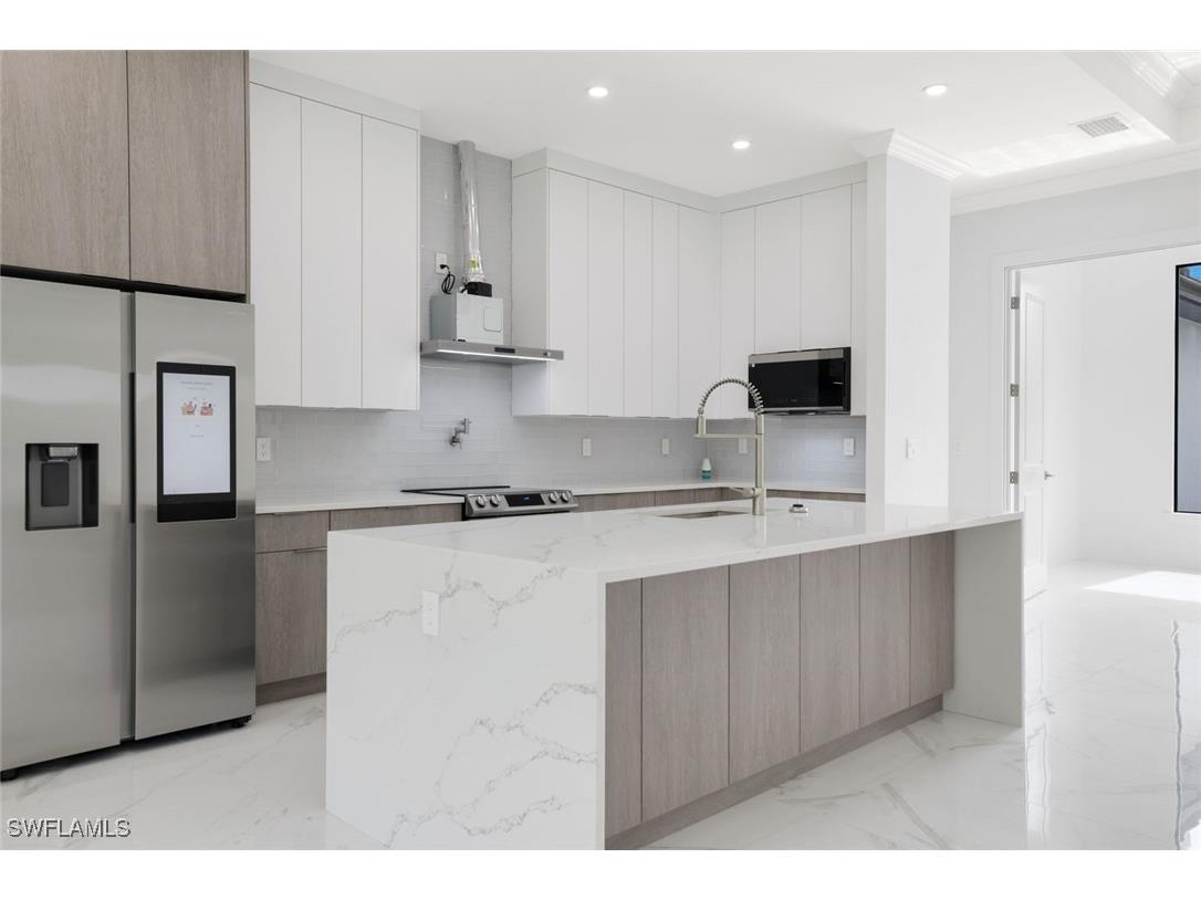 1068 16th Street NE Naples FL 34120 225081080 image9