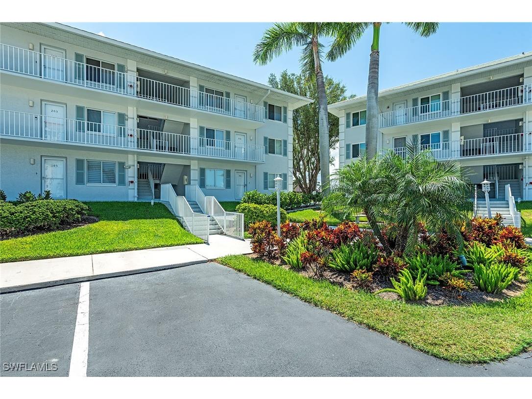 10684 Gulf Shore Drive #B-305 Naples FL 34108 225060648 image1