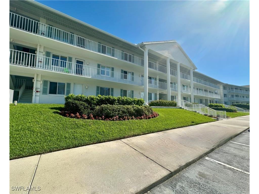 10686 Gulfshore Drive #304 A Naples FL 34108 225057968 image28