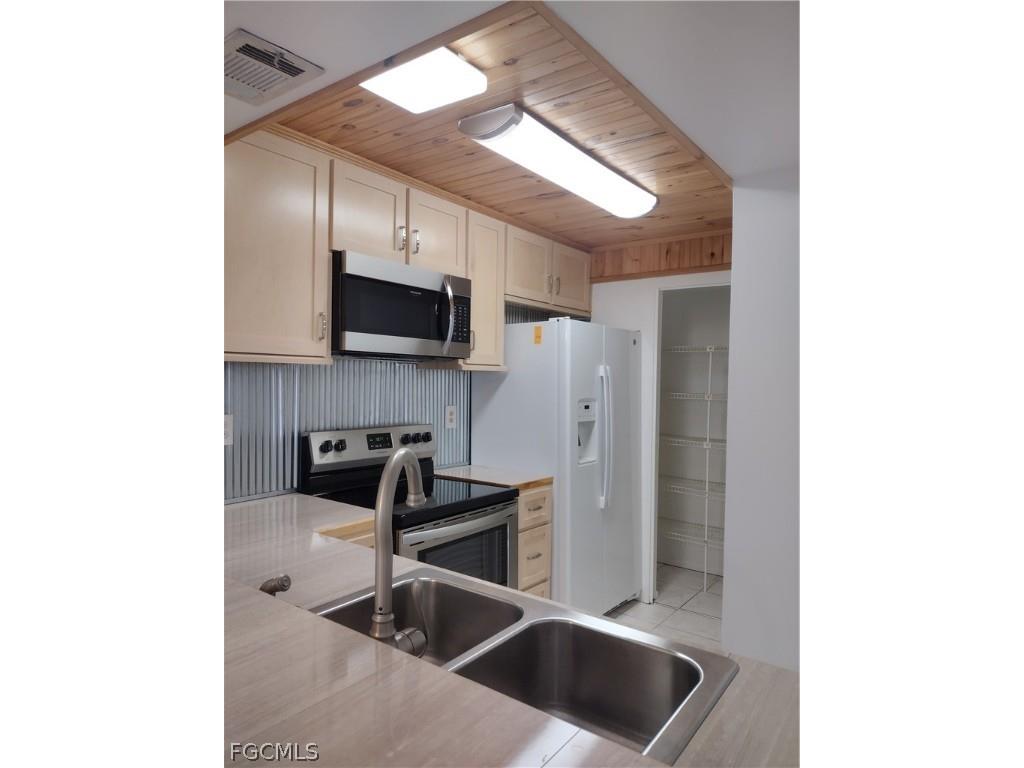 1069 Villa Drive #B103 Labelle FL 33935 2026010350 image20