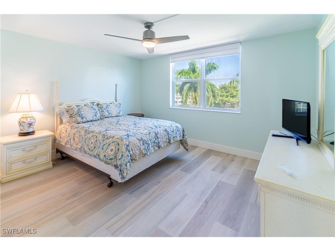 10691 Gulf Shore Drive #400 Naples FL 34108 225080595 image21