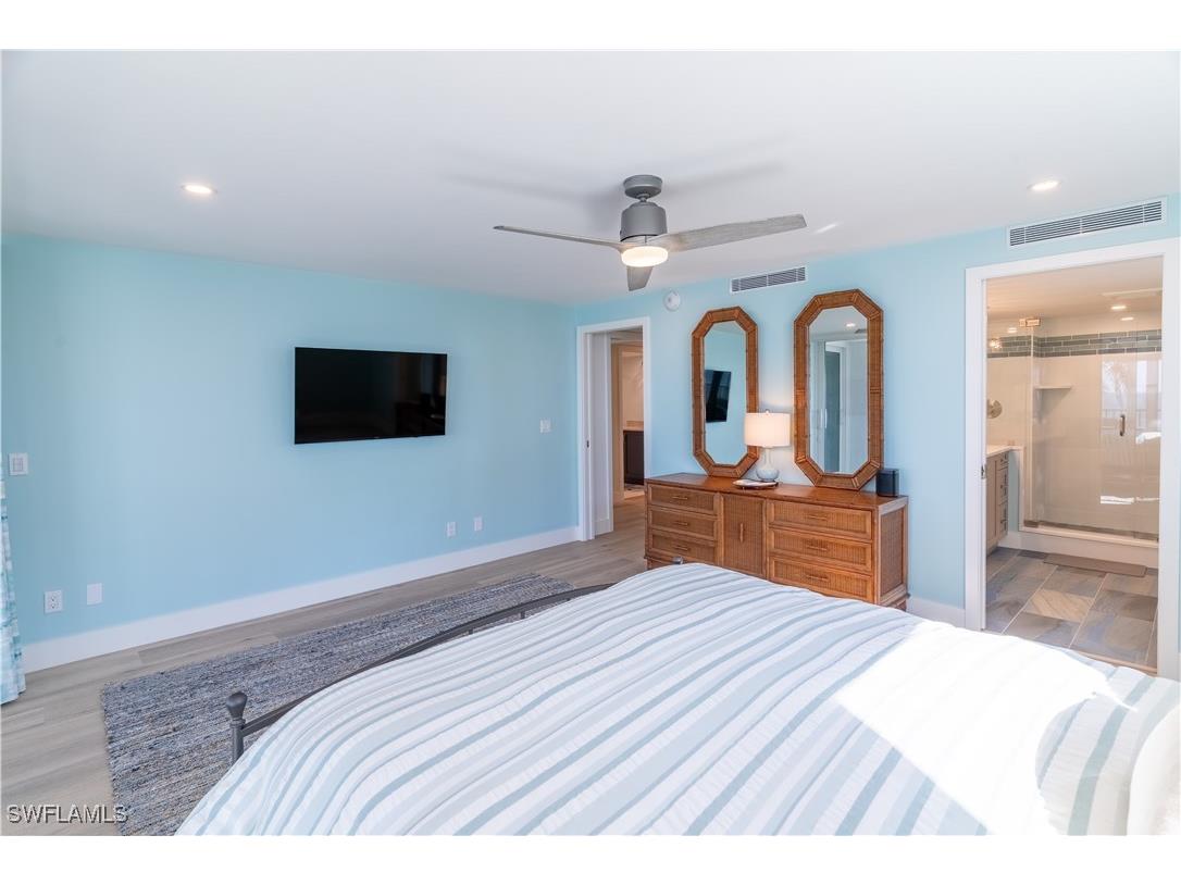 10691 Gulf Shore Drive #400 Naples FL 34108 225080595 image29