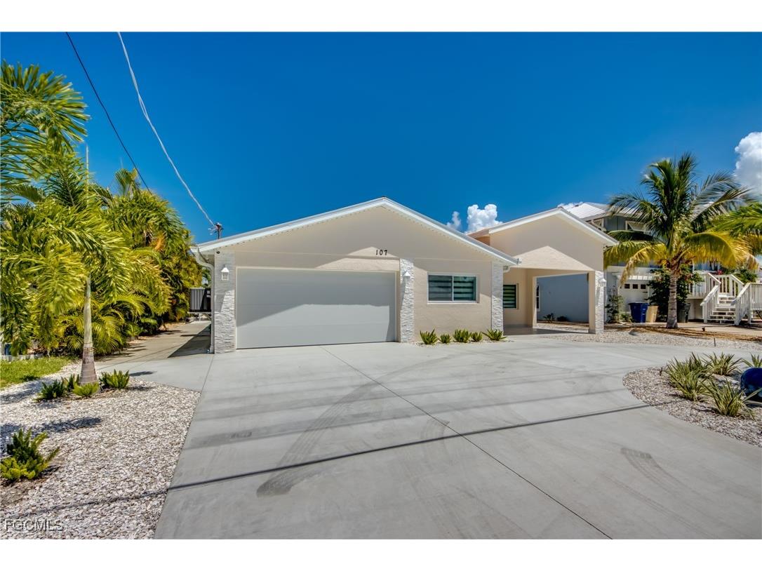 107 Albatross Street Fort Myers Beach FL 33931 2025011480 image1
